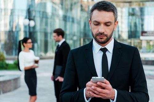 Découvrir les différences entre le SMS et RCS